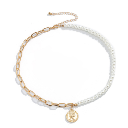 Retro Portrait of Exaggerated Thick Chain Necklace